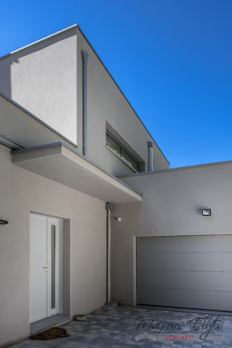 Construction d'une Maison Moderne et Contemporaine avec Piscine à l’Ouest de Lyon