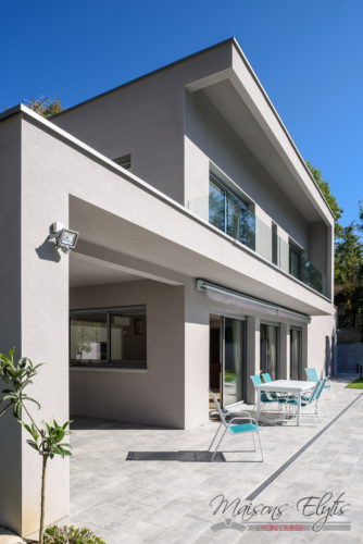 Construction d'une Maison Moderne et Contemporaine avec Piscine à l’Ouest de Lyon