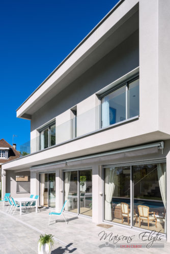 Construction d'une Maison Moderne et Contemporaine avec Piscine à l’Ouest de Lyon